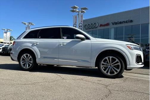 2025 Audi Q7 55 Premium Plus