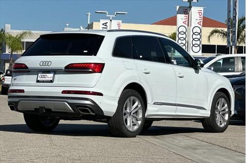 2025 Audi Q7 55 Premium Plus