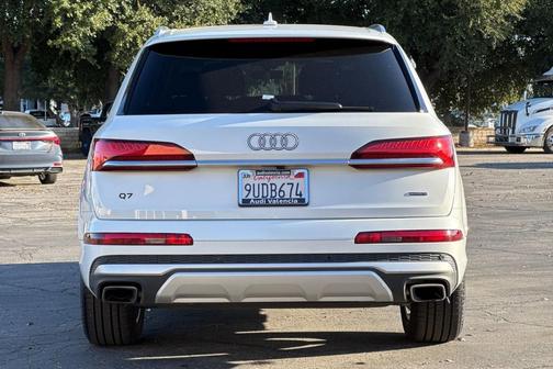 2025 Audi Q7 45 Premium