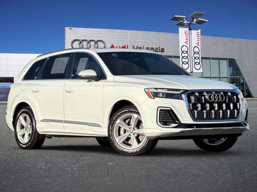Carrara White 2025 Audi Q7 45 Premium
