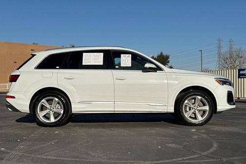 2025 Audi Q7 45 Premium