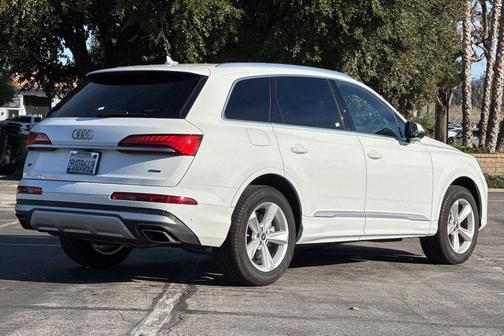 Carrara White 2025 Audi Q7 55 Premium