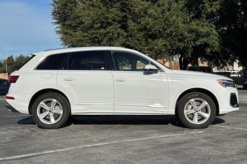 2025 Audi Q7 55 Premium