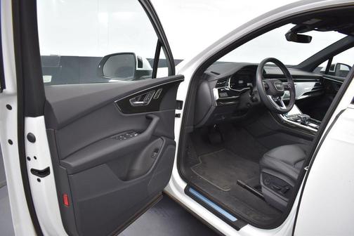 Carrara White 2025 Audi Q7 55 Premium