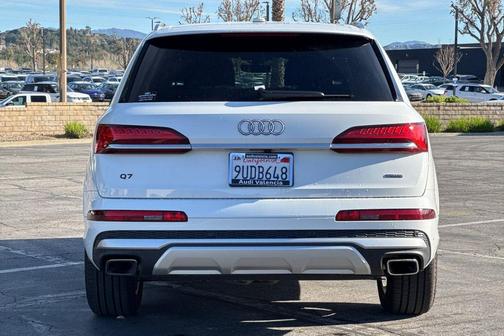 Carrara White 2025 Audi Q7 55 Premium
