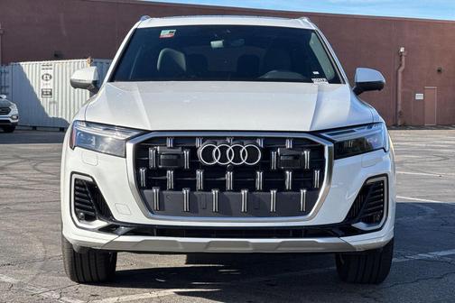 2025 Audi Q7 55 Premium