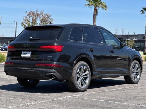 Mythos Black Metallic 2026 Audi Q7 45 Premium