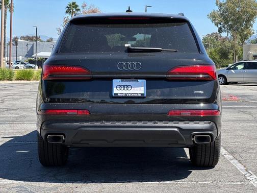 Mythos Black Metallic 2026 Audi Q7 45 Premium