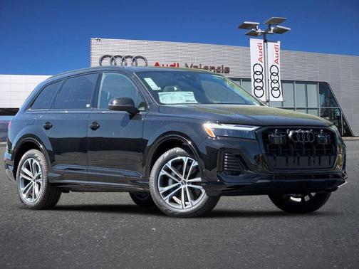 Mythos Black Metallic 2026 Audi Q7 45 Premium