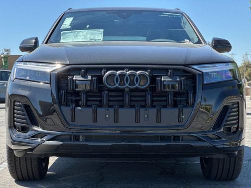 Mythos Black Metallic 2026 Audi Q7 45 Premium