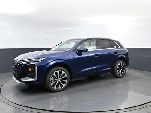 Navarra Blue Metallic 2026 Audi Q3 TFSI quattro S tronic