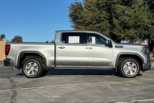2024 GMC Sierra 1500 SLT
