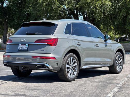 Chronos Gray Metallic 2023 Audi Q5 45 S line Premium Plus