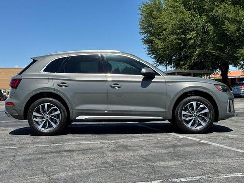 Chronos Gray Metallic 2023 Audi Q5 45 S line Premium Plus