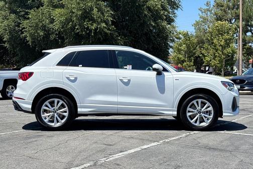 2025 Audi Q3 Premium 45 TFSI S line quattro Tiptronic