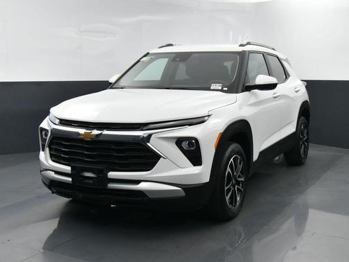 Summit White 2025 Chevrolet Trailblazer LT