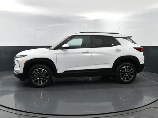Summit White 2025 Chevrolet Trailblazer LT
