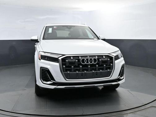 Glacier White Metallic 2025 Audi Q7 55 Premium Plus