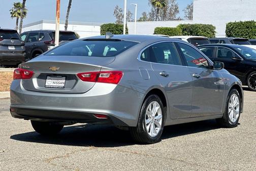 Sterling Gray Metallic 2024 Chevrolet Malibu FWD 1LT