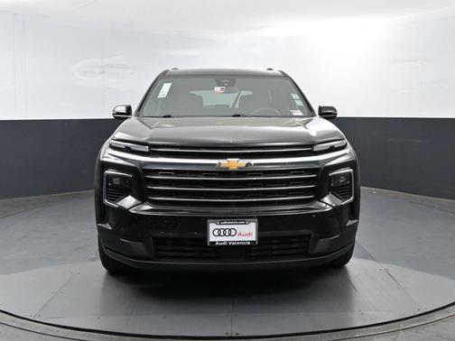 Mosaic Black Metallic 2025 Chevrolet Traverse LT