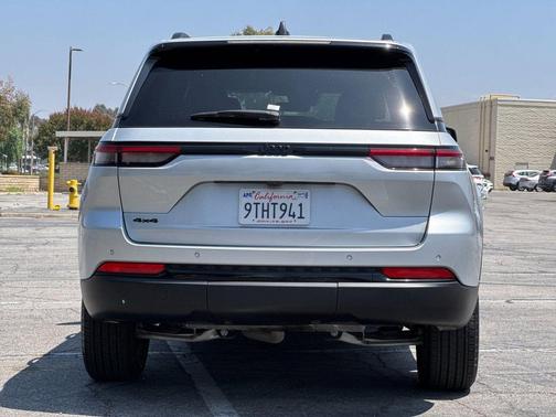 Silver Zynith 2025 Jeep Grand Cherokee Altitude