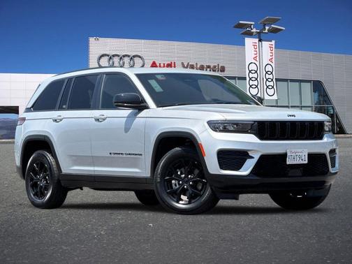Silver Zynith 2025 Jeep Grand Cherokee Altitude