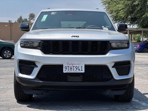 Silver Zynith 2025 Jeep Grand Cherokee Altitude