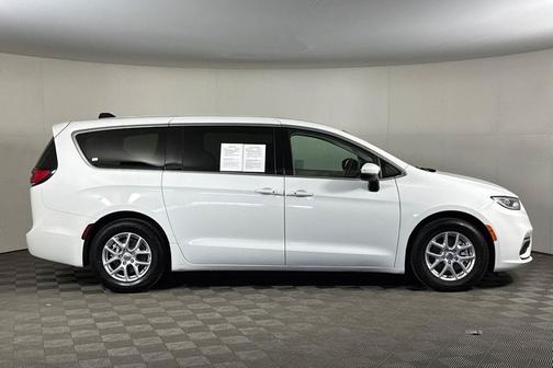 Bright White Clearcoat 2023 Chrysler Pacifica Touring L