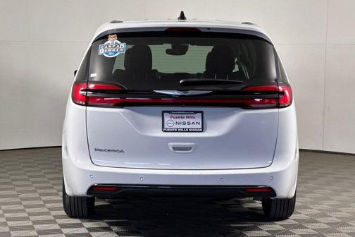 Bright White Clearcoat 2023 Chrysler Pacifica Touring L
