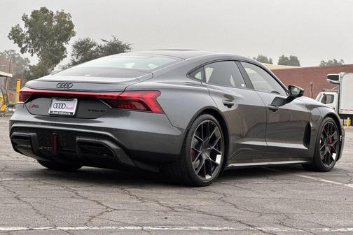 2026 Audi RS e-tron GT quattro