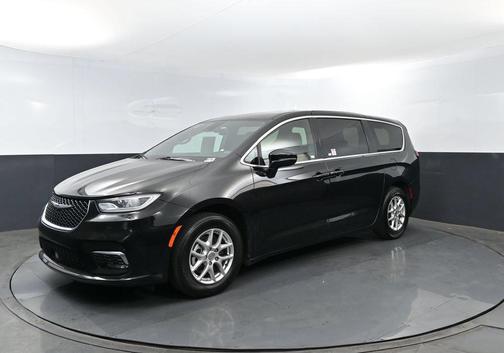 Diamond Black 2025 Chrysler Pacifica L