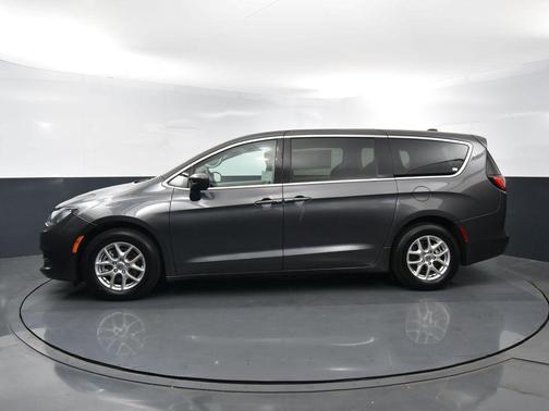 Granite Crystal Metallic Clearcoat 2023 Chrysler Voyager LX
