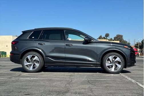 2025 Audi Q6 e-tron Premium quattro