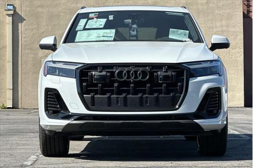 2025 Audi Q7 55 Premium Plus