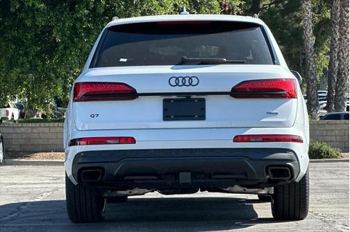 2025 Audi Q7 55 Premium Plus