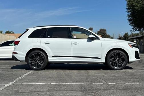 2025 Audi Q7 55 Premium Plus