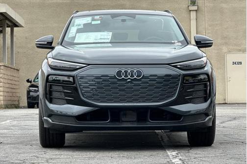 2025 Audi Q6 e-tron Premium Plus quattro