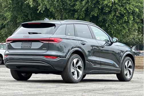 2025 Audi Q6 e-tron Premium Plus quattro