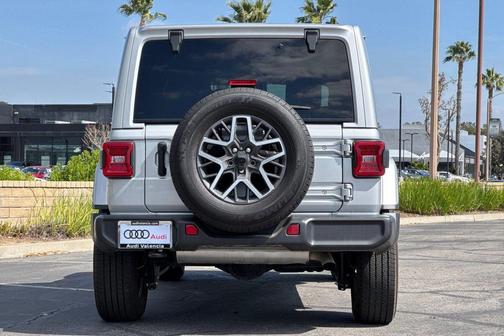 2024 Jeep Wrangler 4-Door Sahara 4x4