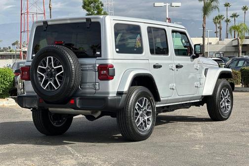 2024 Jeep Wrangler 4-Door Sahara 4x4