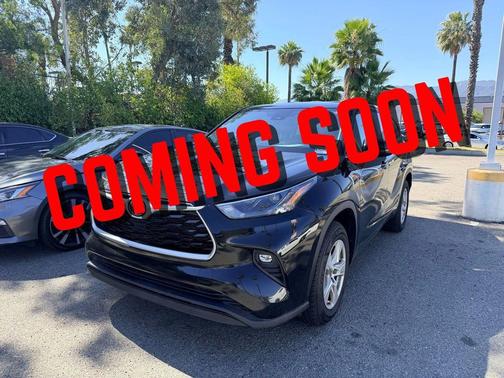 Midnight Black Metallic 2025 Toyota Highlander LE