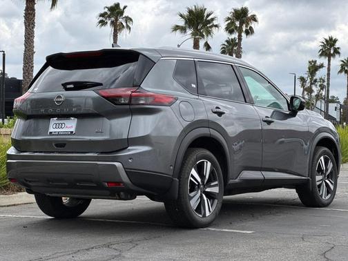 Gun Metallic 2024 Nissan Rogue SL
