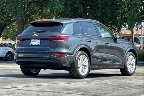 2025 Audi Q6 e-tron Premium Plus