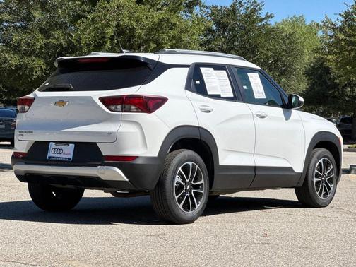 Summit White 2025 Chevrolet Trailblazer LT