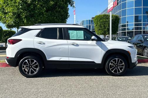 Summit White 2025 Chevrolet Trailblazer LT