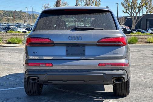 2026 Audi Q7 45 Premium