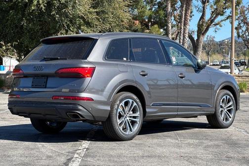 2026 Audi Q7 45 Premium