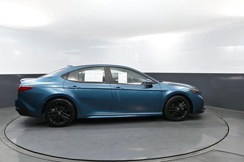 Ocean 2025 Toyota Camry SE