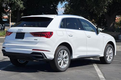 2025 Audi Q3 Premium 45 TFSI S line quattro Tiptronic
