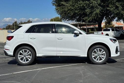 2025 Audi Q3 Premium 45 TFSI S line quattro Tiptronic